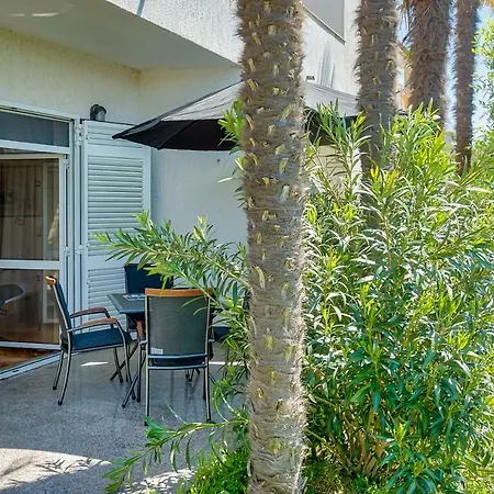 Apartament Lazaric *
