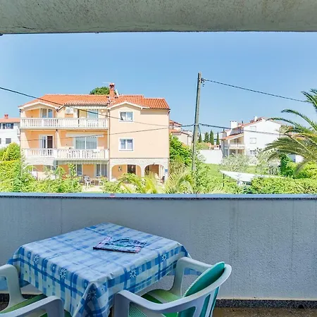Apartament Lazaric