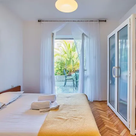 Apartament Lazaric